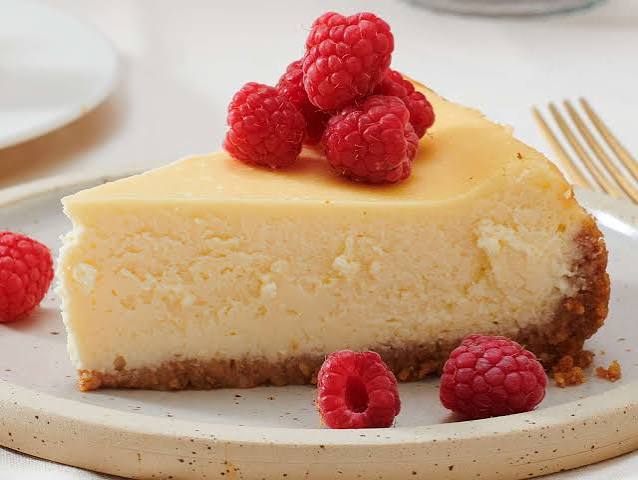 Easy Homemade Cheesecake Recipe (Creamy, Smooth & Delicious)